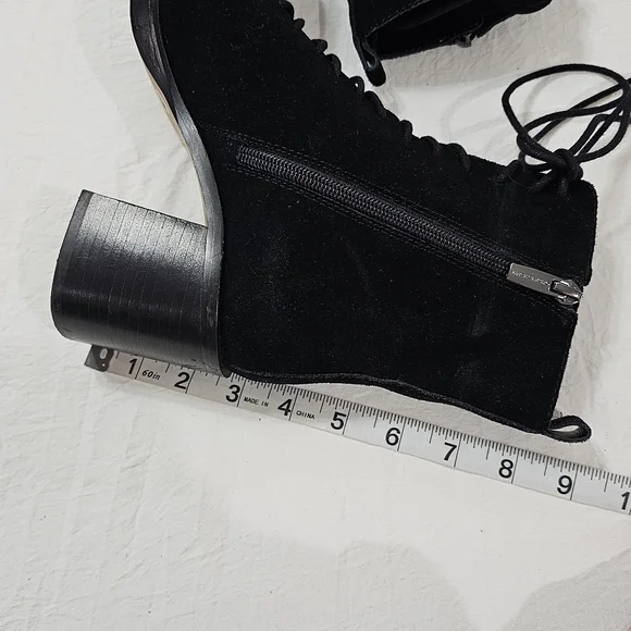 Vince Camuto Kymra Bootie Size 7 - Picture 15 of 15